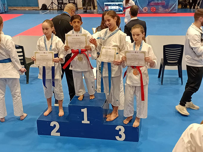 أمطار من الميداليات والإنجازات في بطولة موديعين القطرية للكراتيه